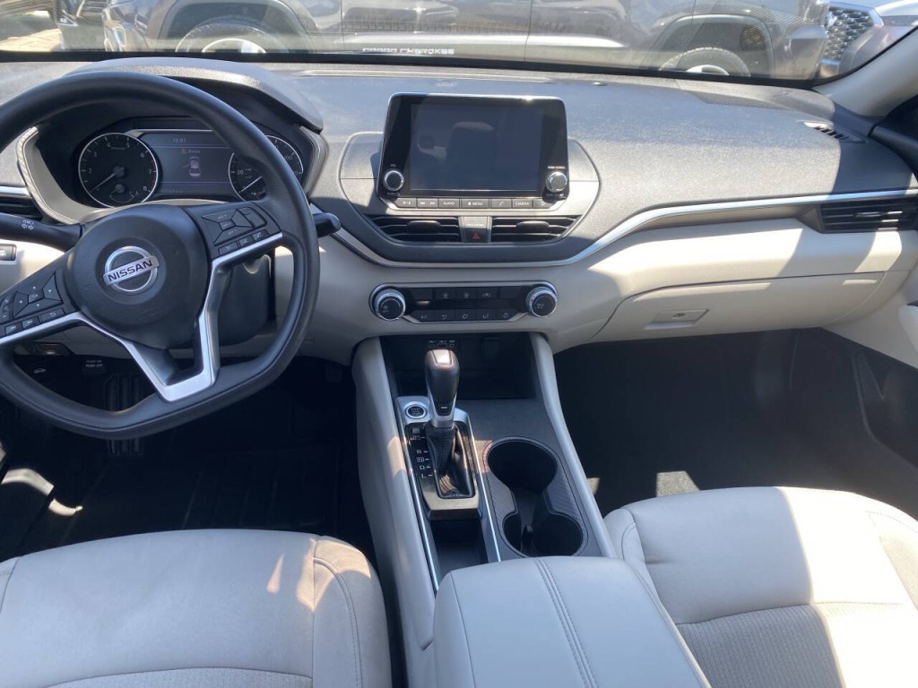 2019 Nissan Altima Image 2