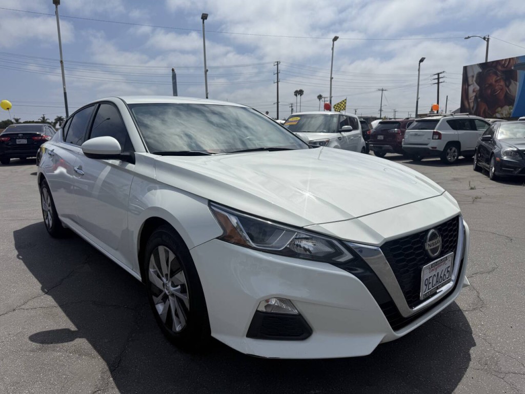 2019 Nissan Altima Image 8
