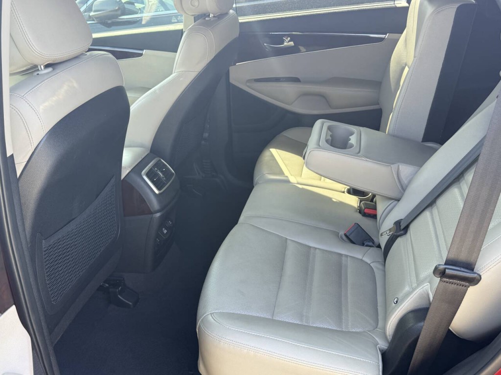 2016 Kia Sorento Image 4