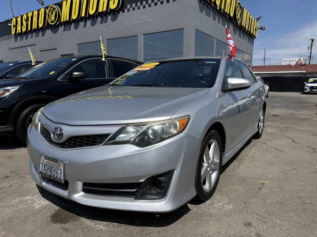 2013 Toyota Camry Image 1