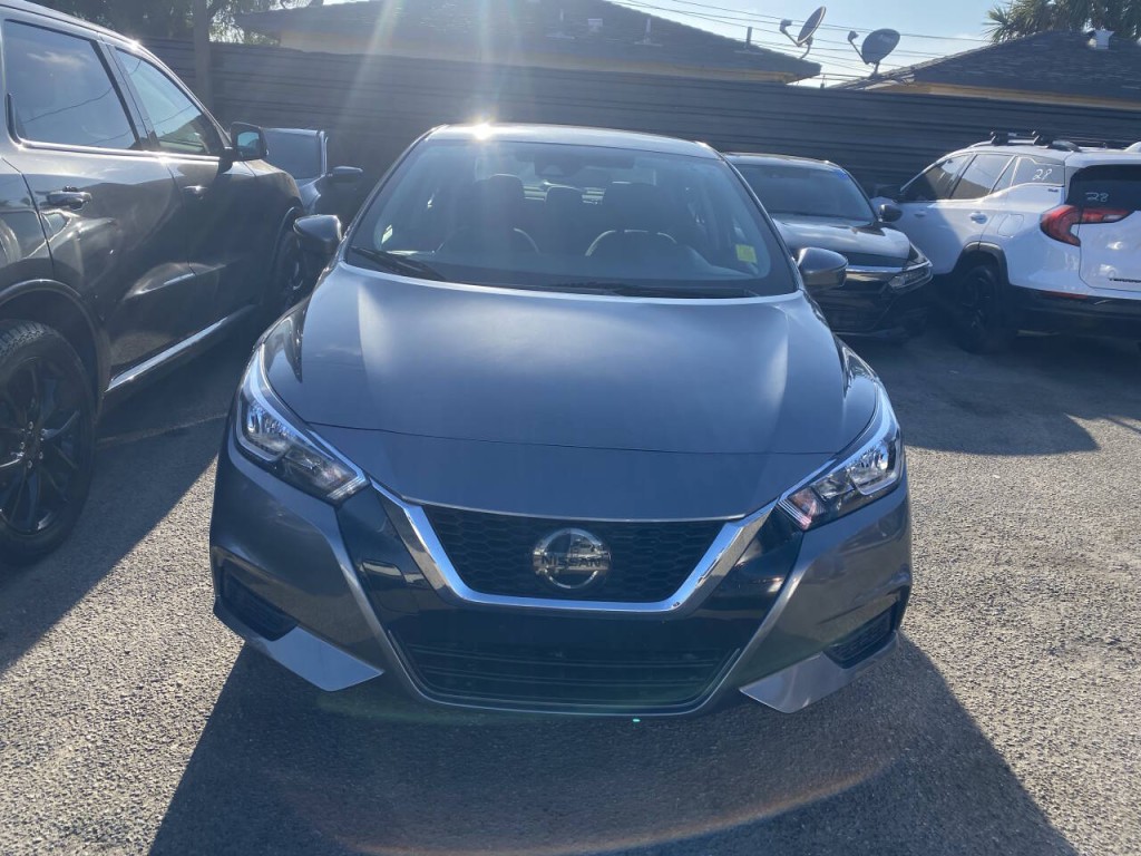 2021 Nissan Versa Image 3