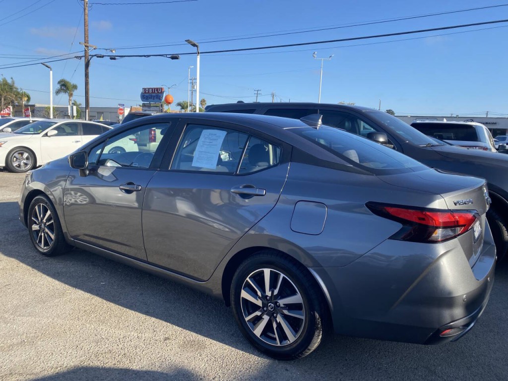 2021 Nissan Versa Image 4