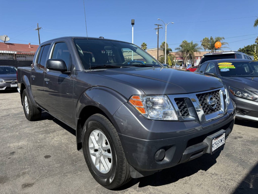 2017 Nissan Frontier SV Crew Cab 5 ft. SB