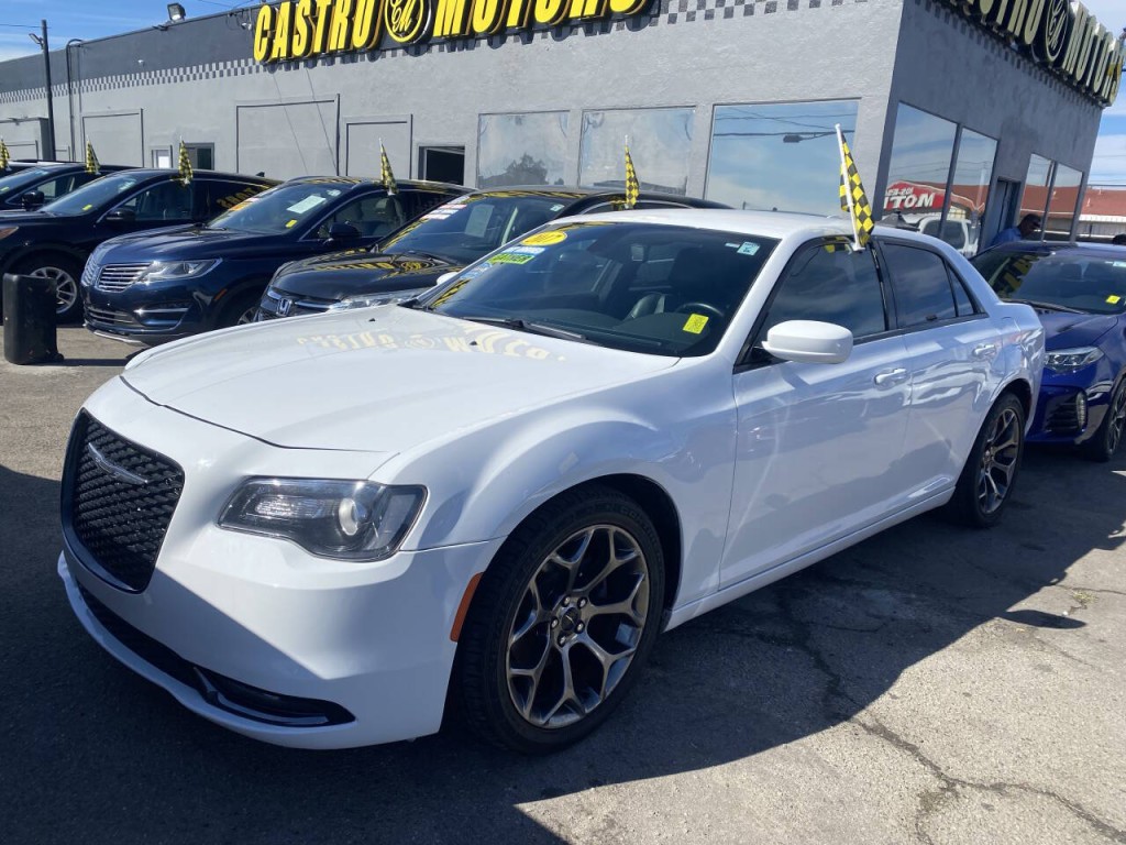 2017 Chrysler 300 Image 1