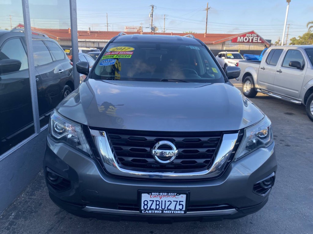 2017 Nissan Pathfinder Image 1