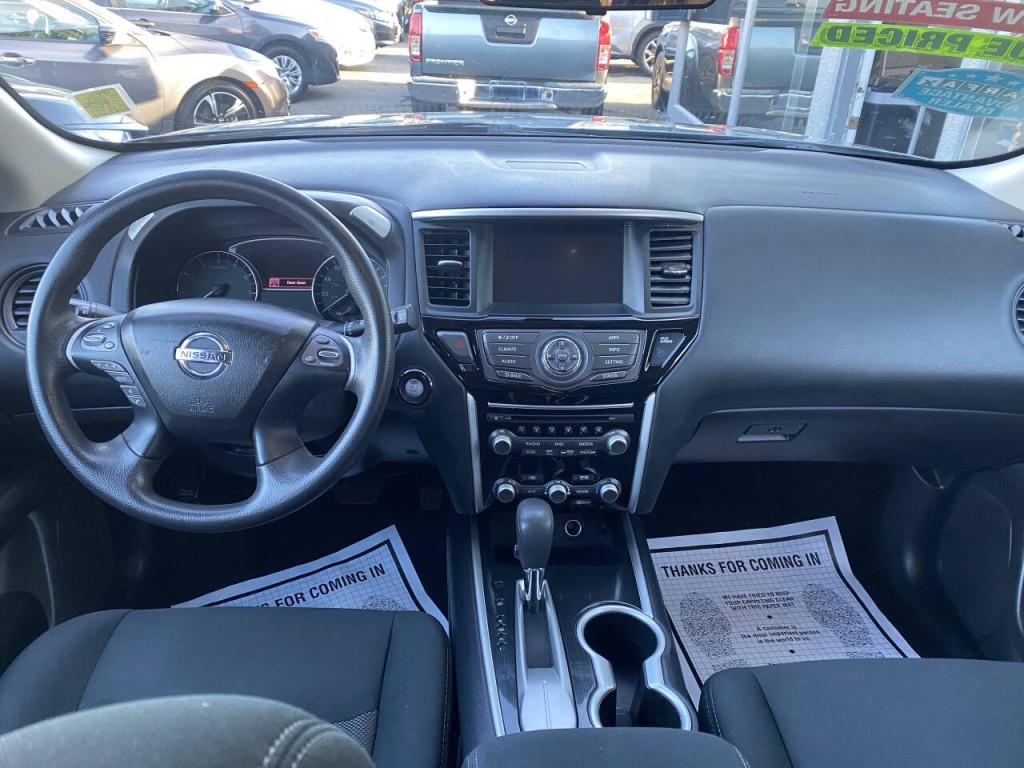 2017 Nissan Pathfinder Image 2