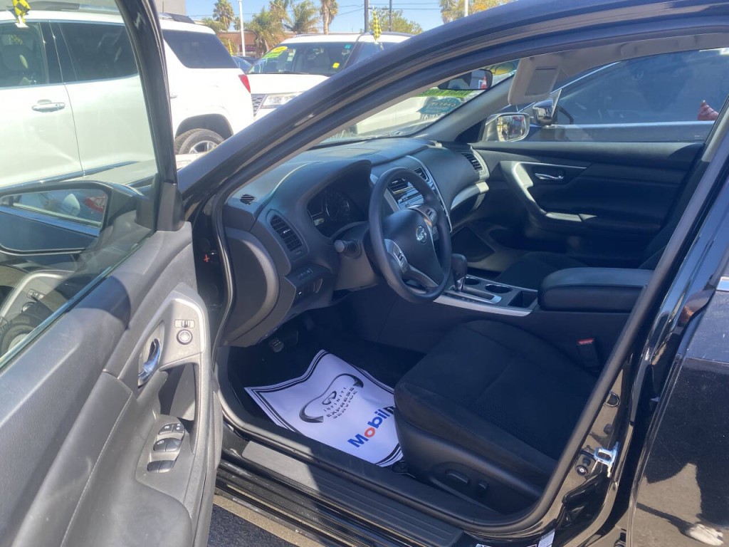 2015 Nissan Altima Image 4