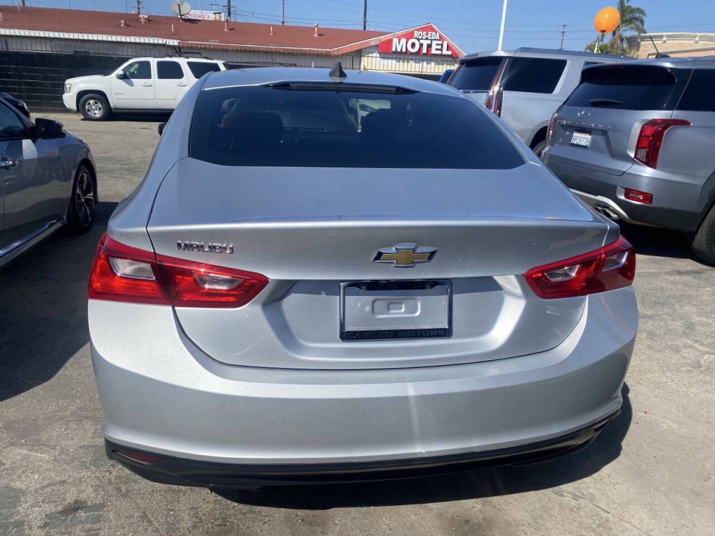 2020 Chevrolet Malibu Image 2