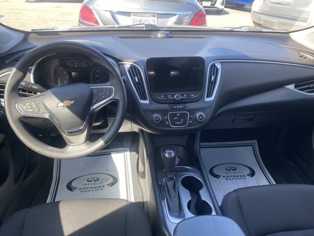 2020 Chevrolet Malibu Image 2