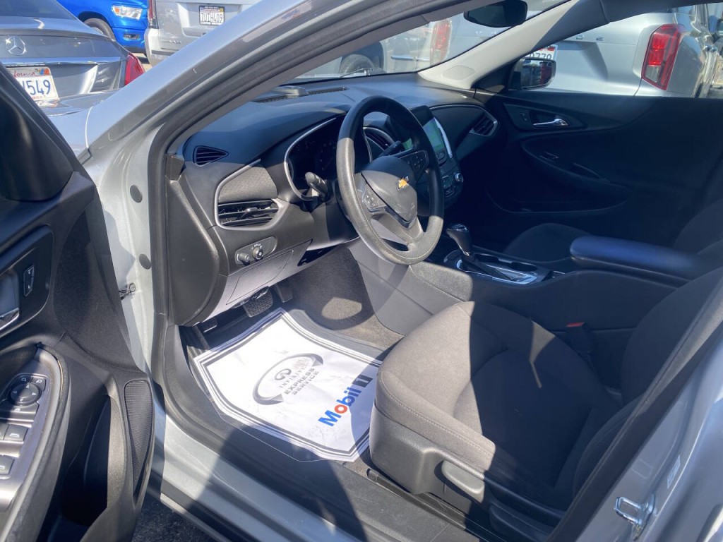 2020 Chevrolet Malibu Image 3