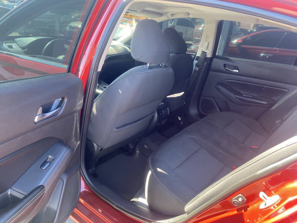 2019 Nissan Altima Image 2