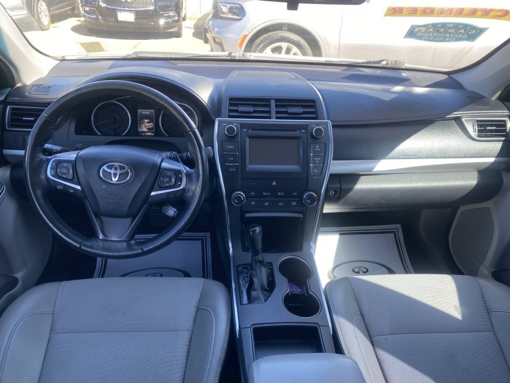 2016 Toyota Camry Image 2