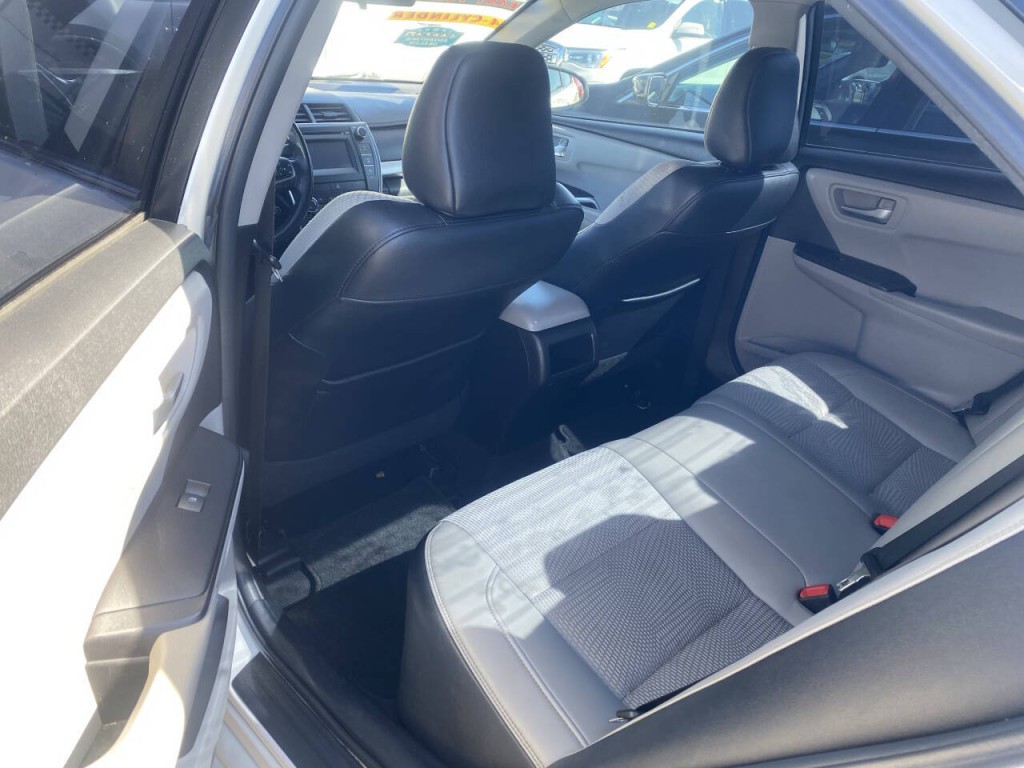 2016 Toyota Camry Image 3