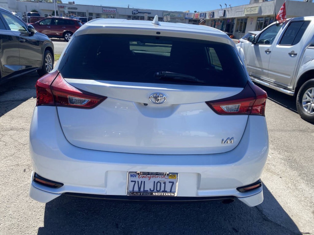 2017 Toyota Corolla Image 5