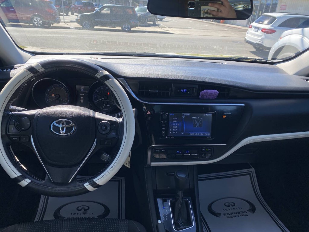2017 Toyota Corolla Image 3