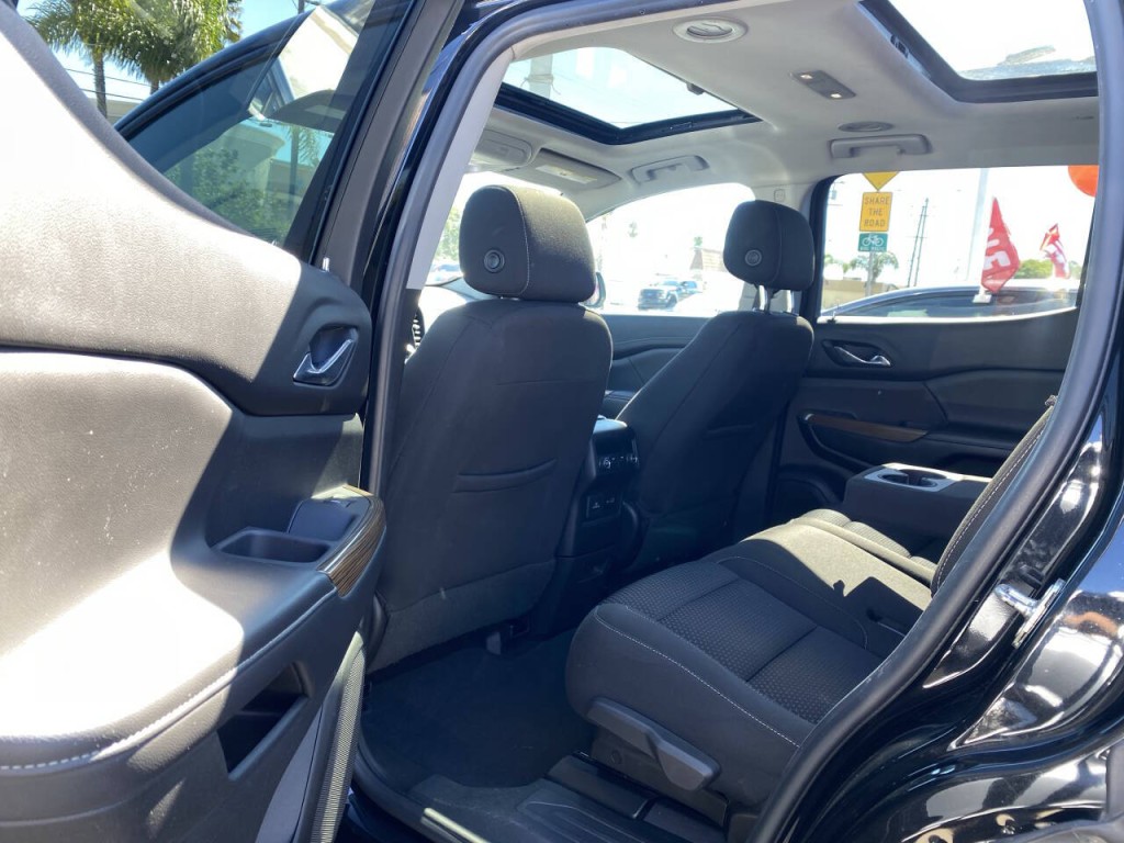 2021 GMC Acadia Image 3