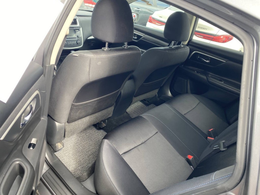 2017 Nissan Altima Image 6
