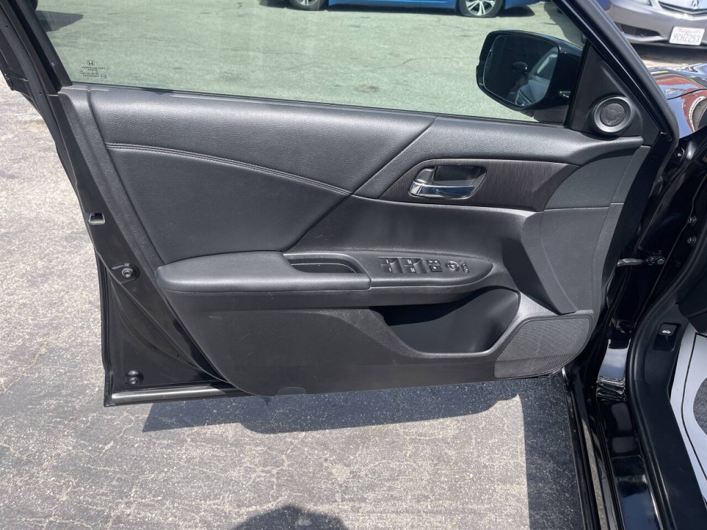 2015 Honda Accord Image 11