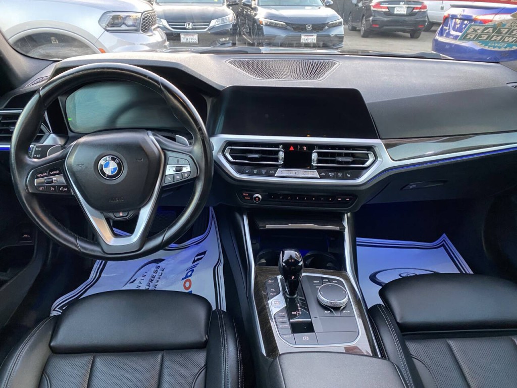 2022 BMW 3 Series Image 3