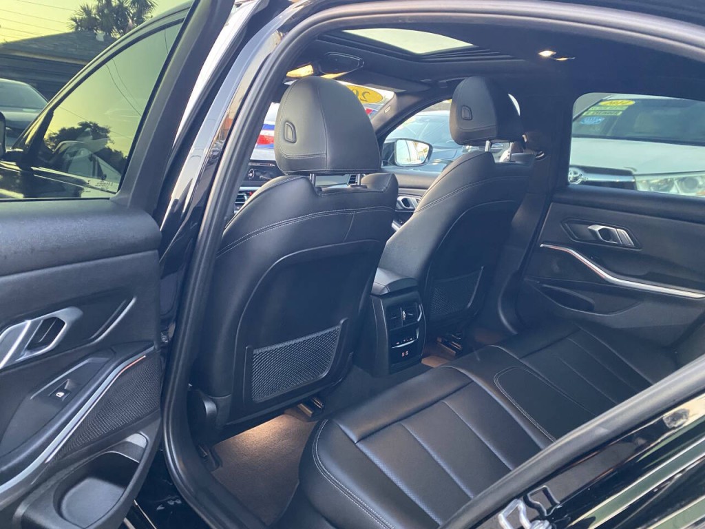 2022 BMW 3 Series Image 4