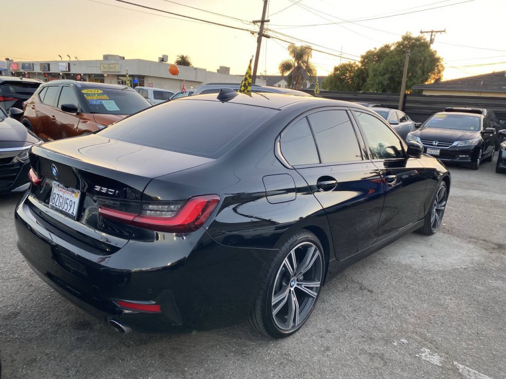 2022 BMW 3 Series Image 8