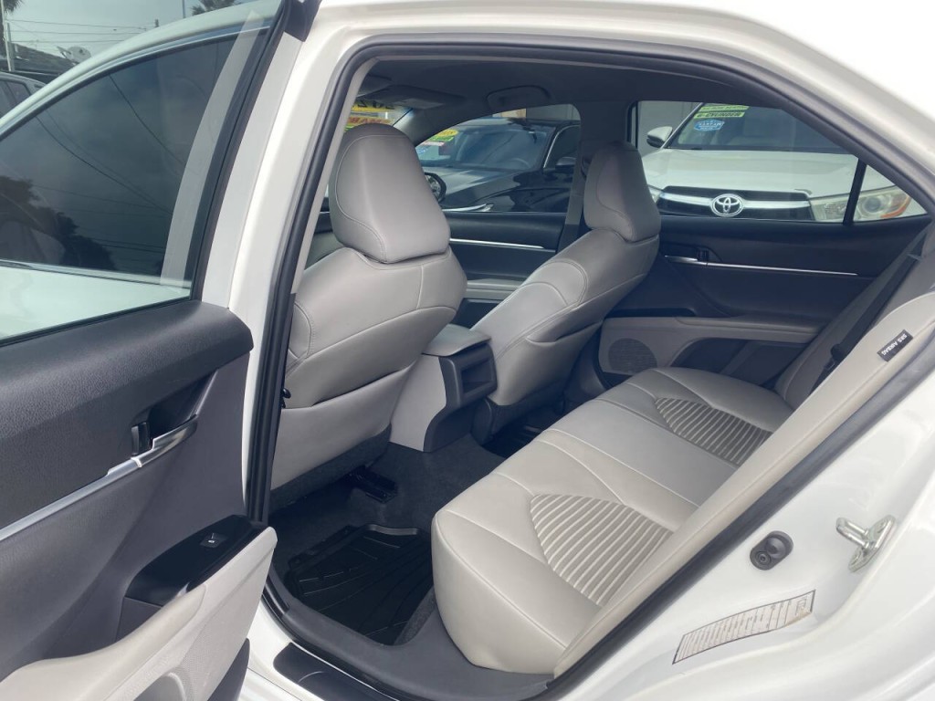 2020 Toyota Camry Image 3