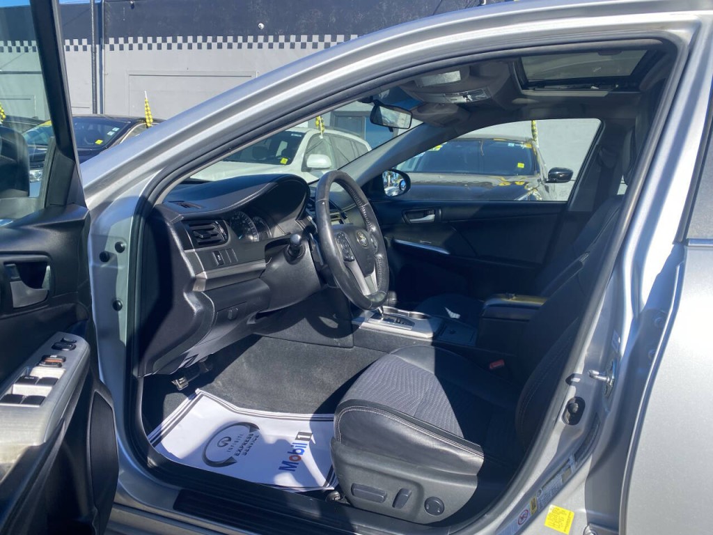 2014 Toyota Camry Image 3