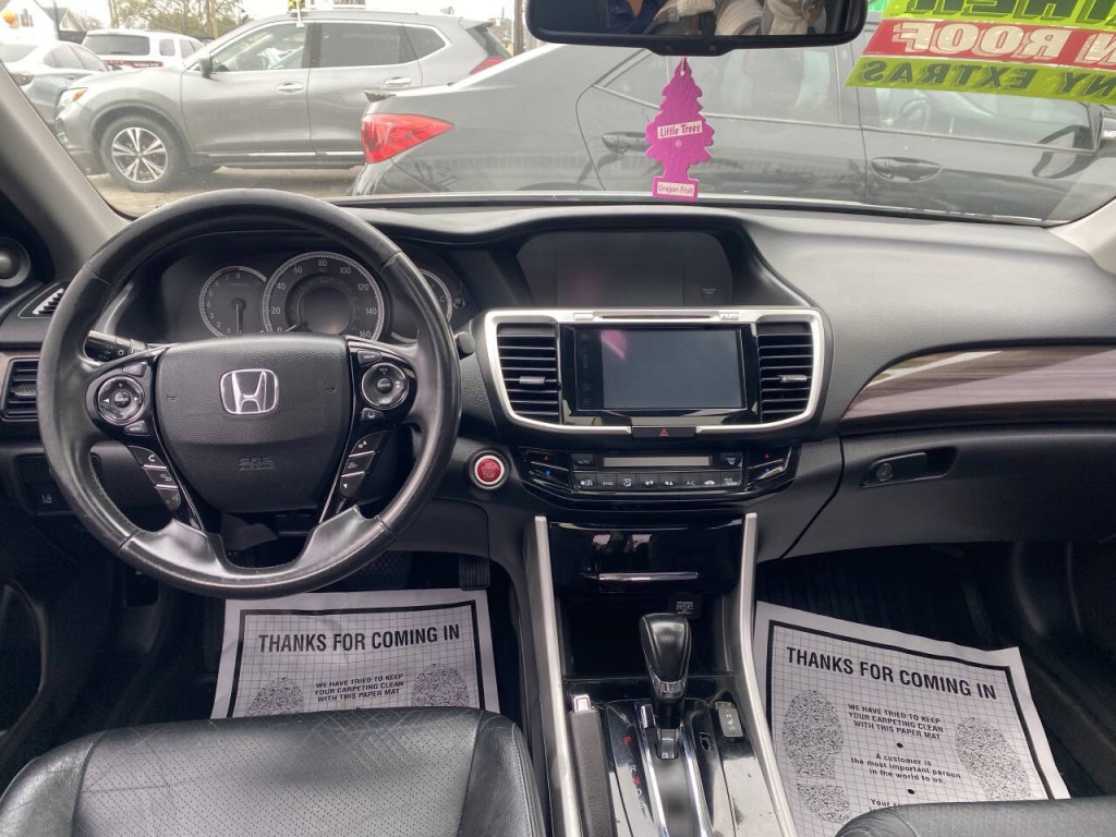 2017 Honda Accord Image 2