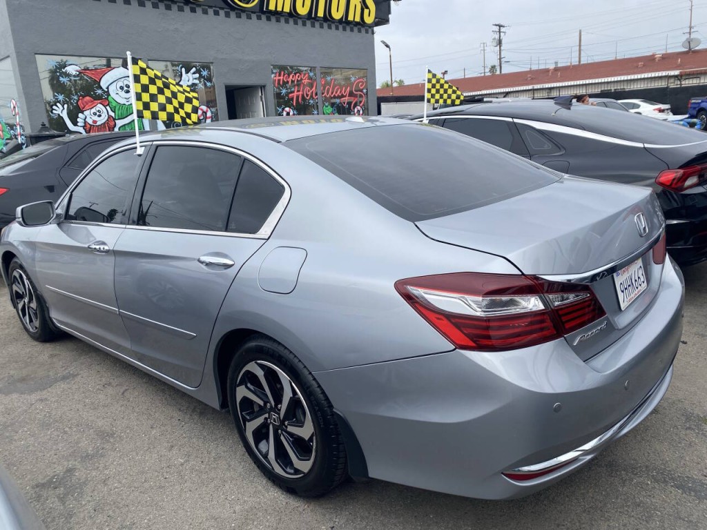 2017 Honda Accord Image 4