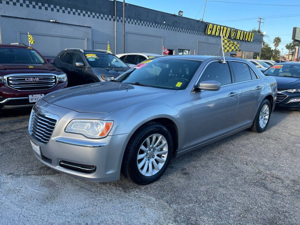 2014 Chrysler 300 Image 1