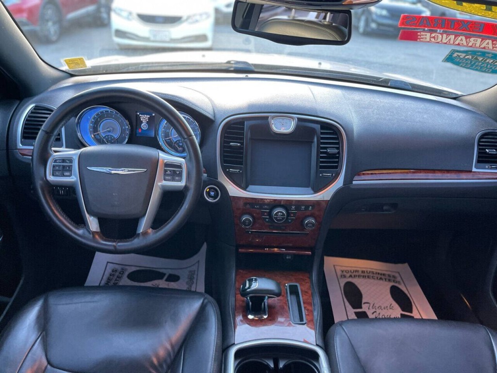 2014 Chrysler 300 Image 5