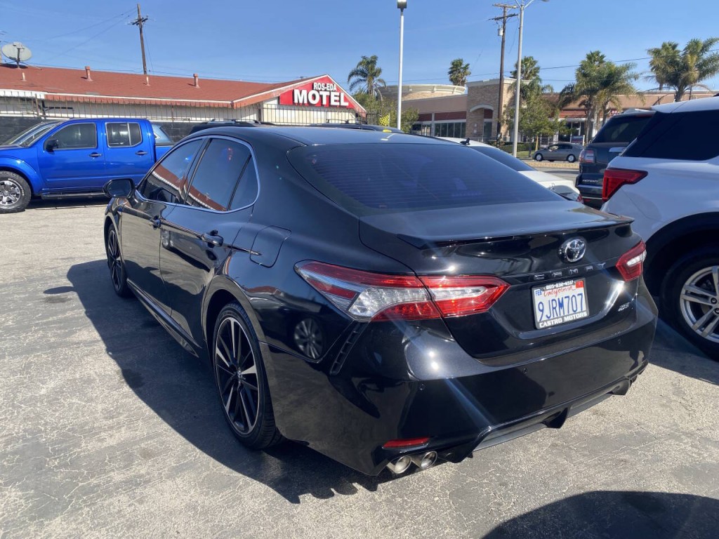 2018 Toyota Camry Image 2