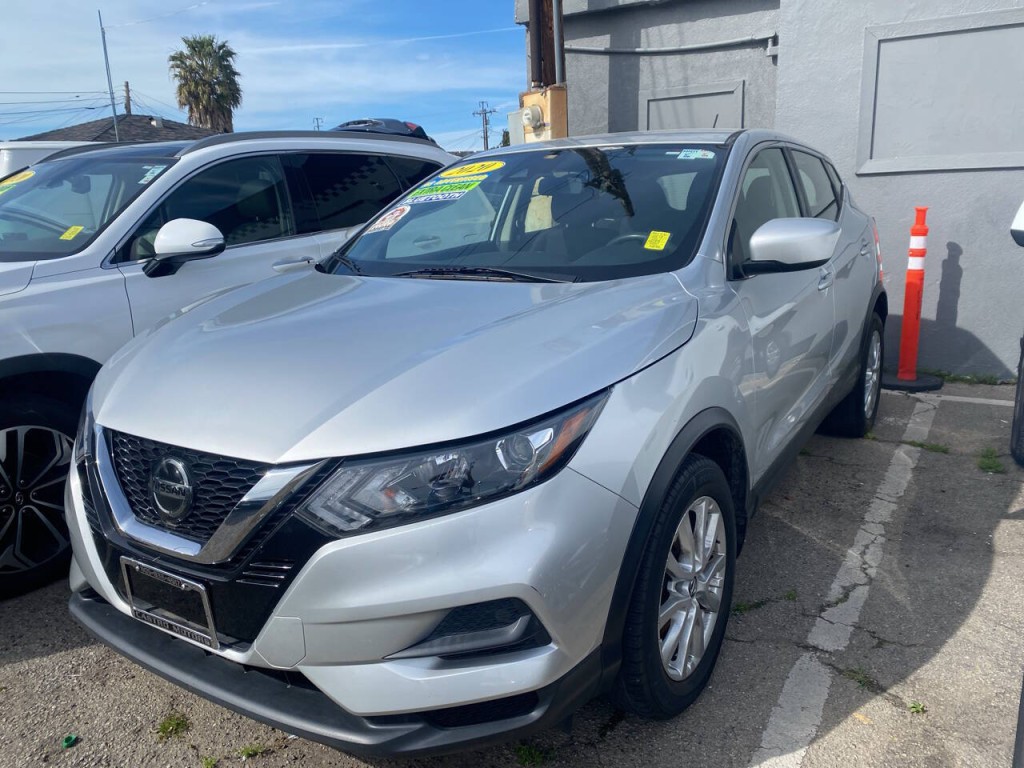 2020 Nissan Rogue Image 2