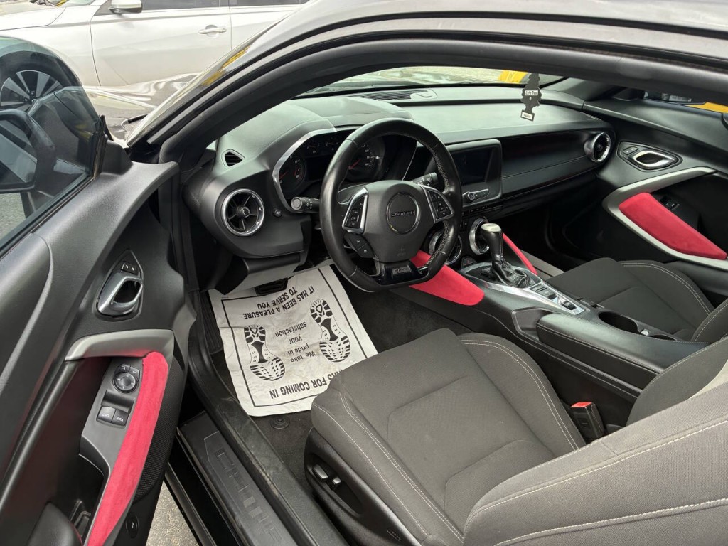 2017 Chevrolet Camaro Image 3