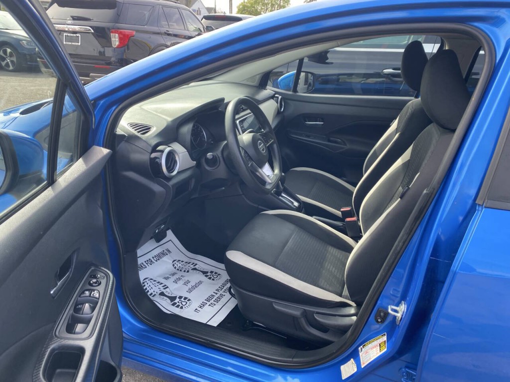 2021 Nissan Versa Image 3