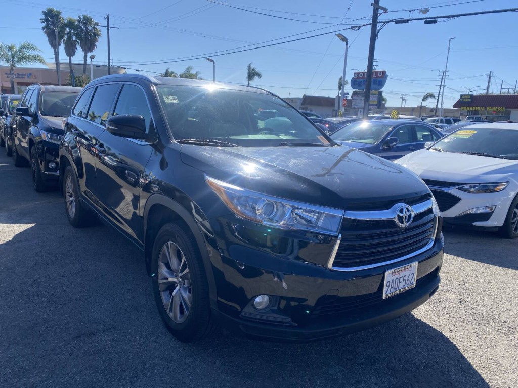 2015 Toyota Highlander Image 2