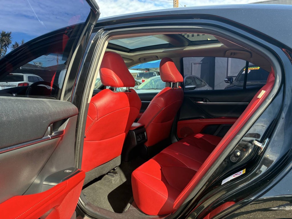 2019 Toyota Camry Image 4