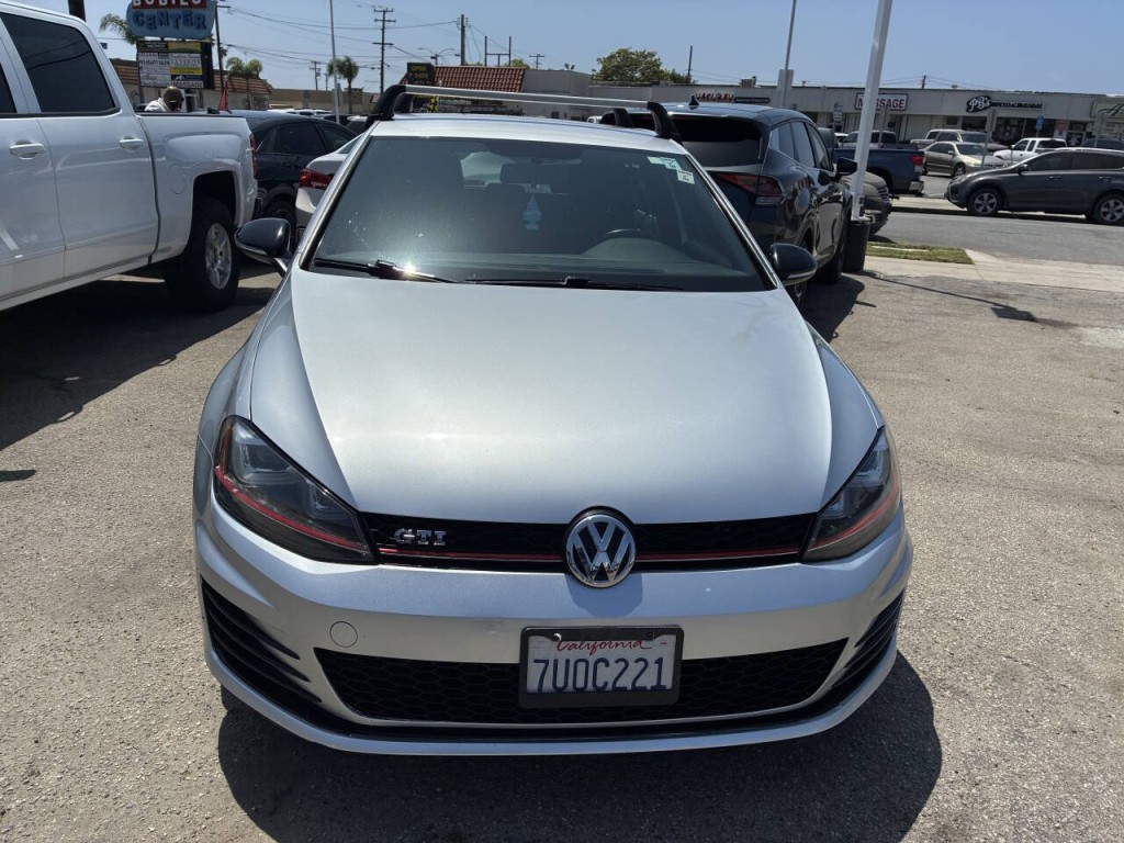 2017 Volkswagen GTI Image 1
