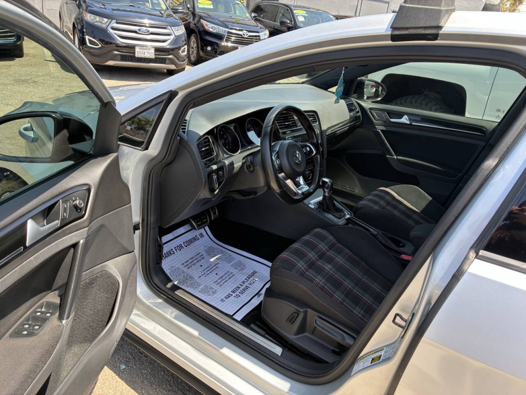2017 Volkswagen GTI Image 4
