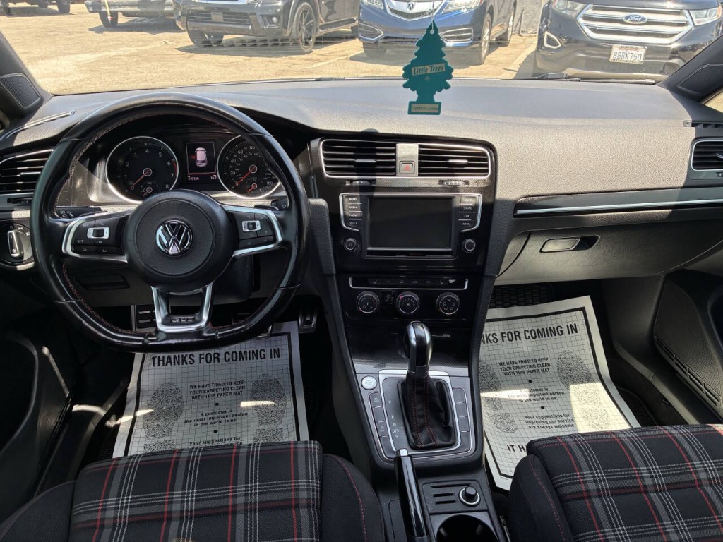 2017 Volkswagen GTI Image 5