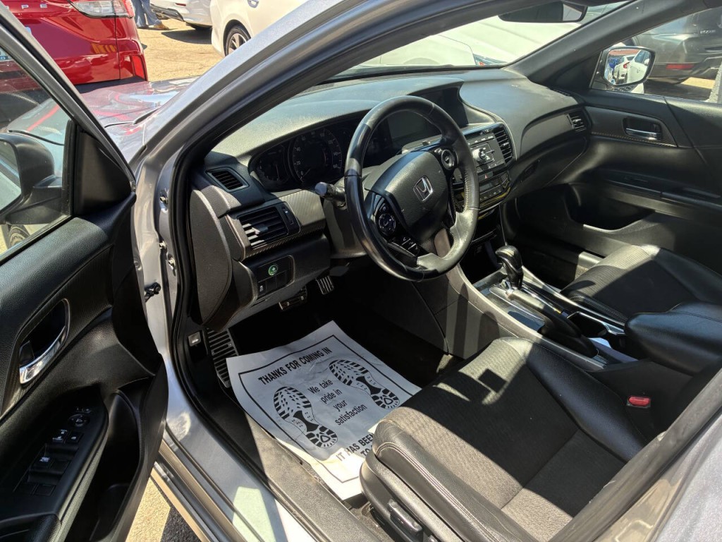 2016 Honda Accord Image 2
