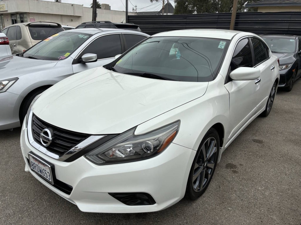 2017 Nissan Altima Image 2