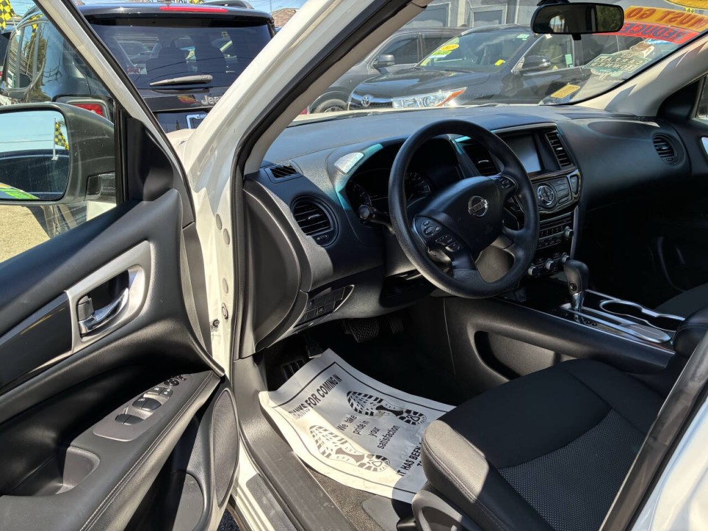 2020 Nissan Pathfinder Image 2