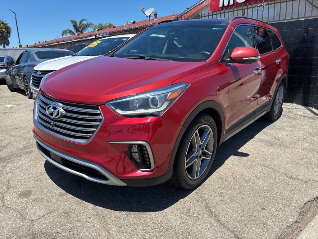 2017 Hyundai Santa Fe Image 1