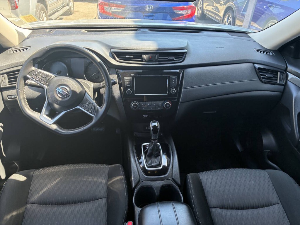 2019 Nissan Rogue Image 2