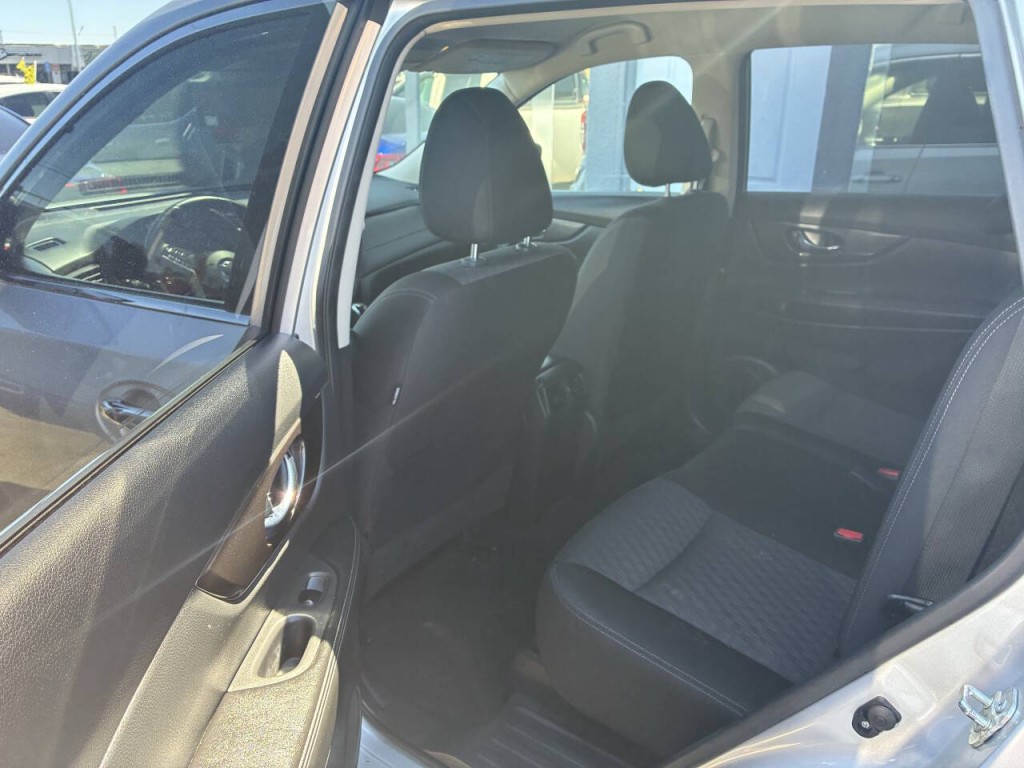 2019 Nissan Rogue Image 3