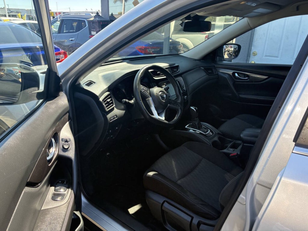 2019 Nissan Rogue Image 4