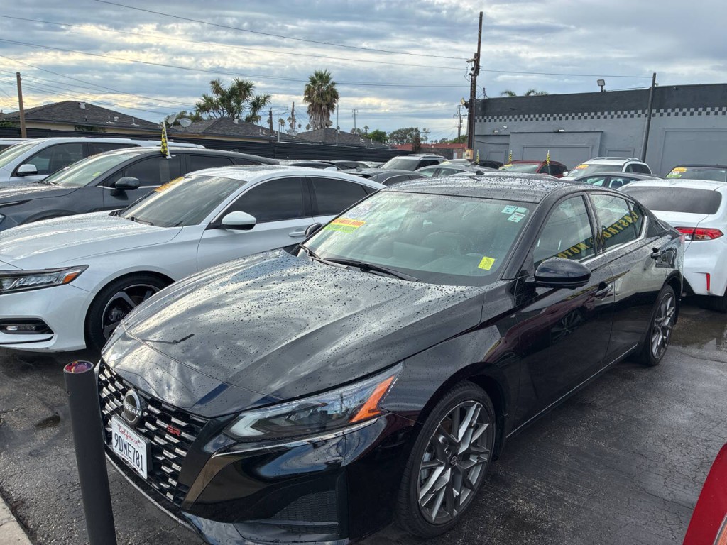 2023 Nissan Altima Image 2