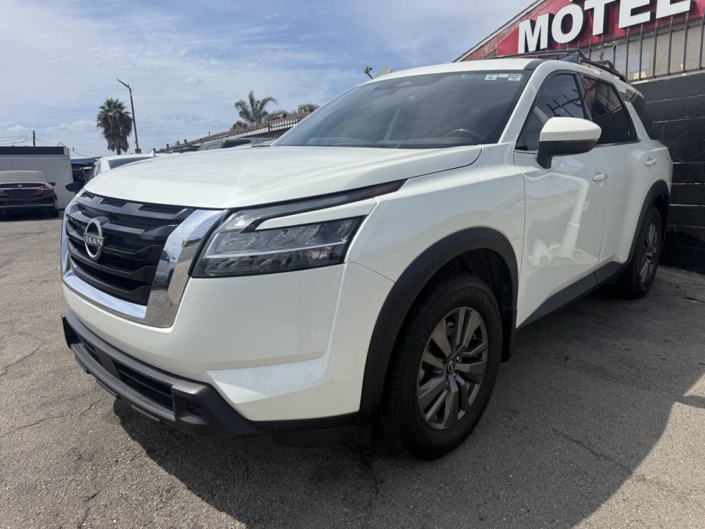 2022 Nissan Pathfinder Image 1