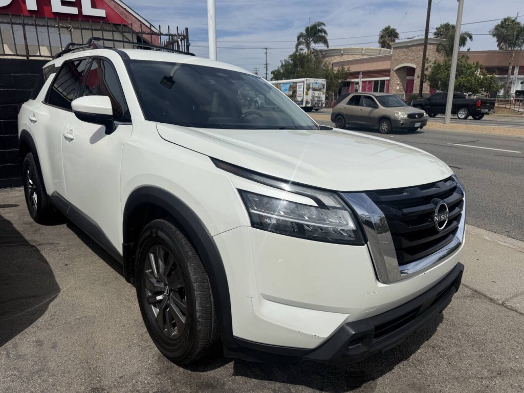 2022 Nissan Pathfinder Image 2